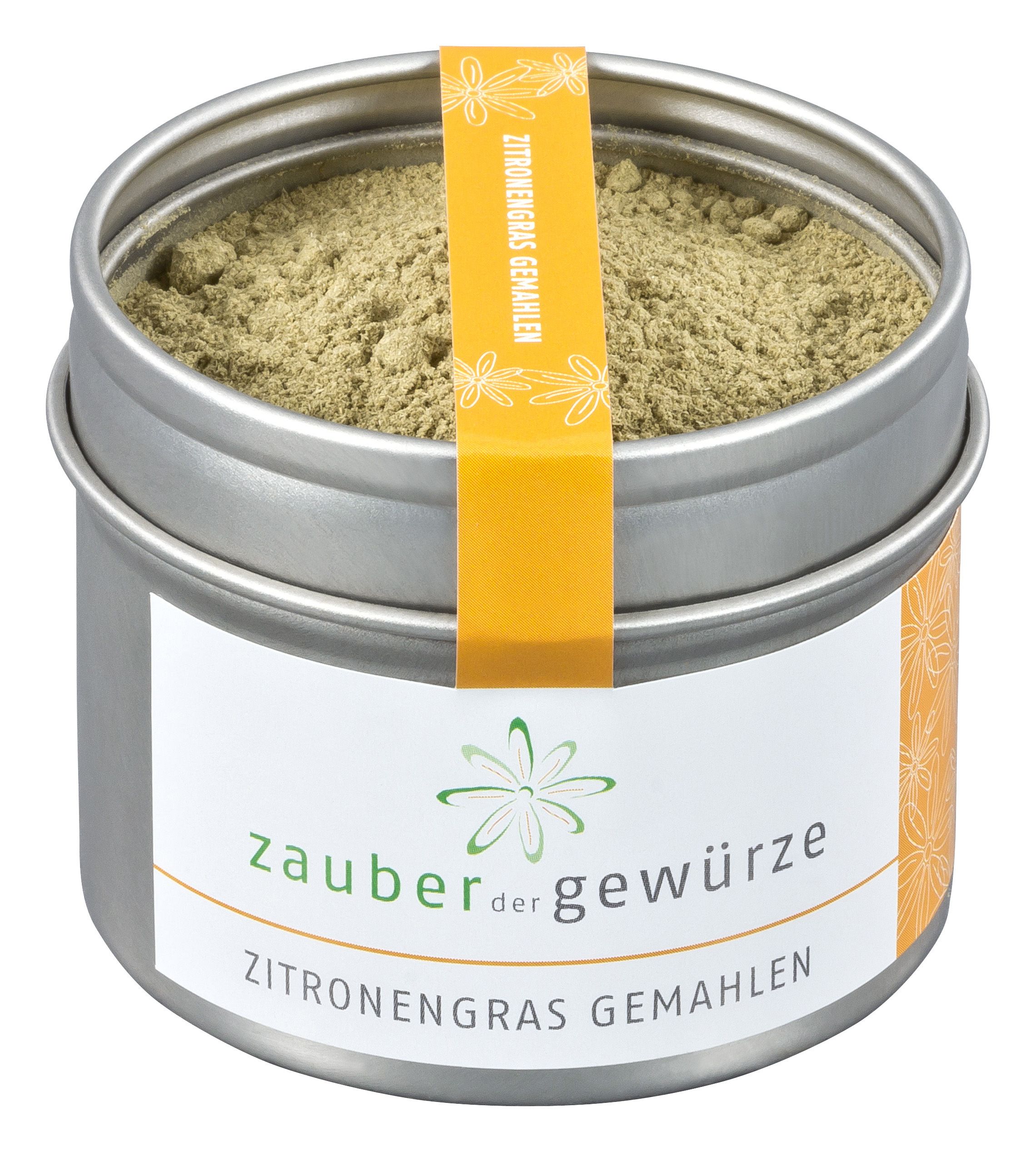 Zitronengras gemahlen in Dose. Metallbehälter mit Etikett und gelbem Band. Aufschrift: Zauber der Gewürze, Zitronengras gemahlen.