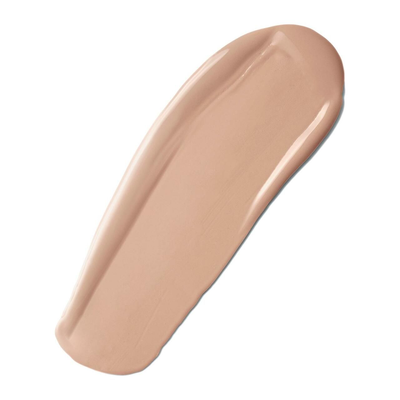 Ausgestrichene Foundation. Beige Farbton. Auf weißem Hintergrund.