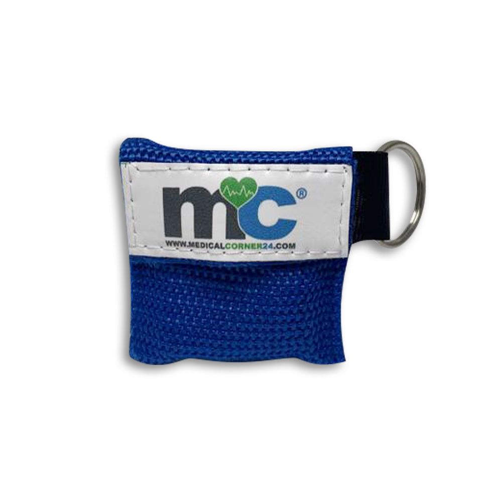 Blaues Softcase mit Schlüsselanhänger und MC-Logo.