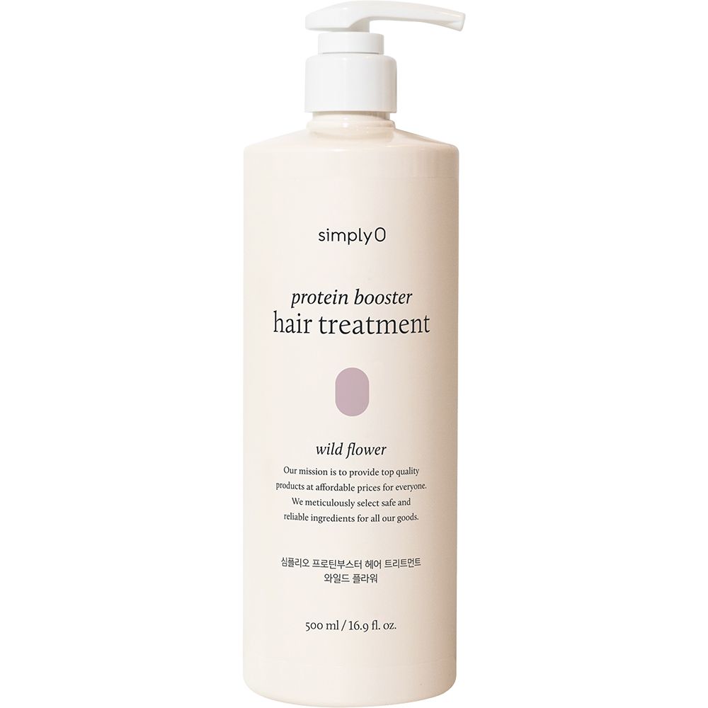 Weiße Flasche mit Pumpe. Aufschrift: SimplyO Protein Booster Hair Treatment. Wild Flower. Produktinformationen.