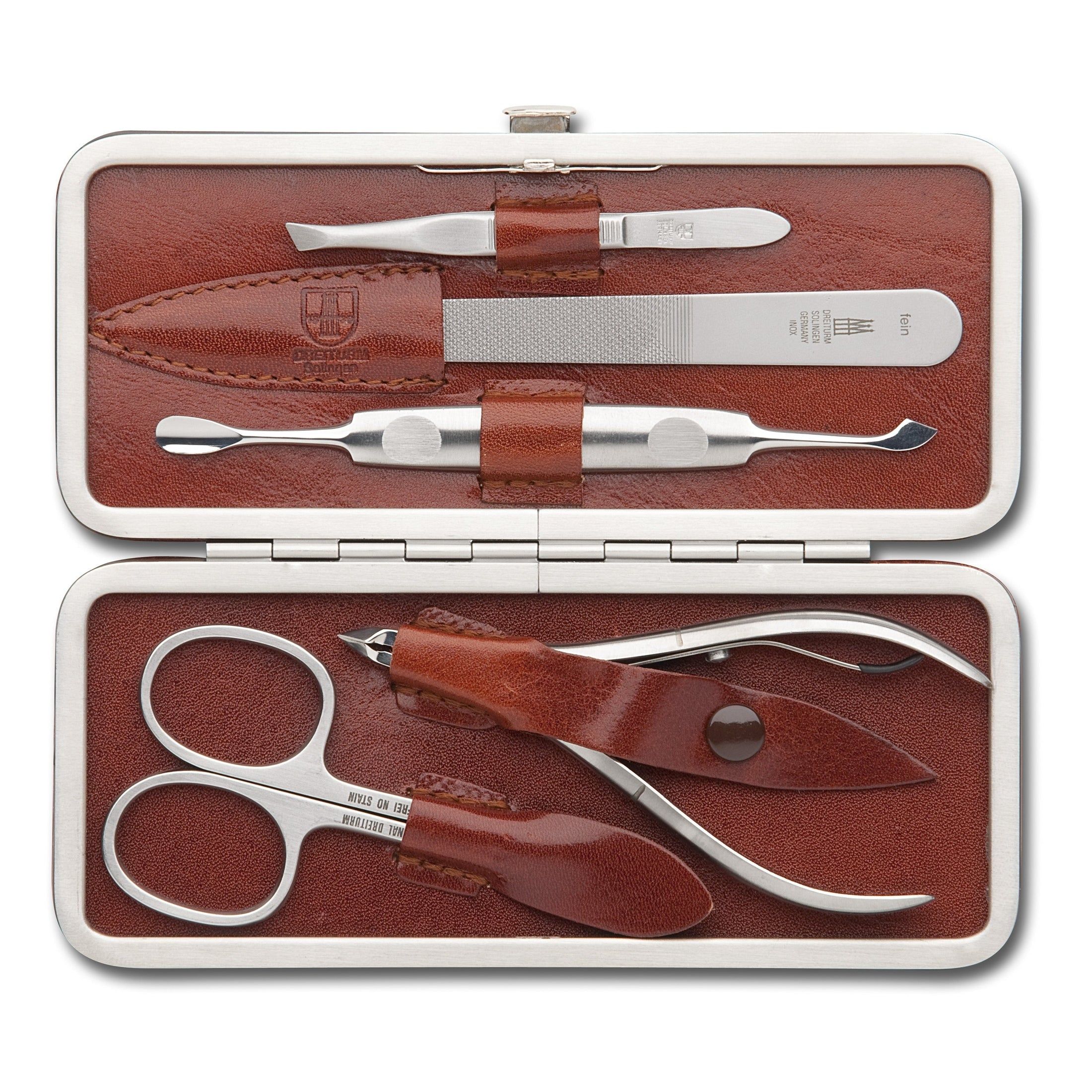 Offenes braunes Lederetui mit Maniküre-Werkzeugen. Enthält Schere, Nagelfeile, Pinzette, Nagelknipser und Werkzeug.
