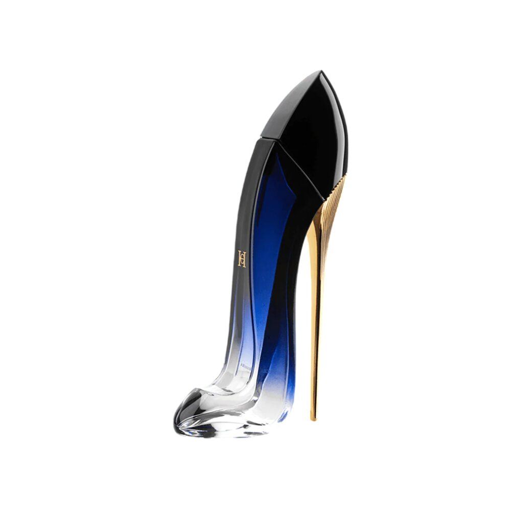 High-Heel-Parfümflakon, blau-schwarz und goldfarben. Steht auf weißem Hintergrund.