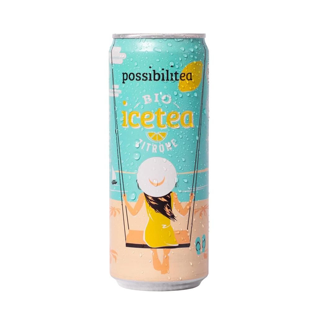 Getränkedose Possibilitea Bio Icetea Zitrone. Türkisblau, mit Illustration einer Frau auf einer Schaukel am Strand.