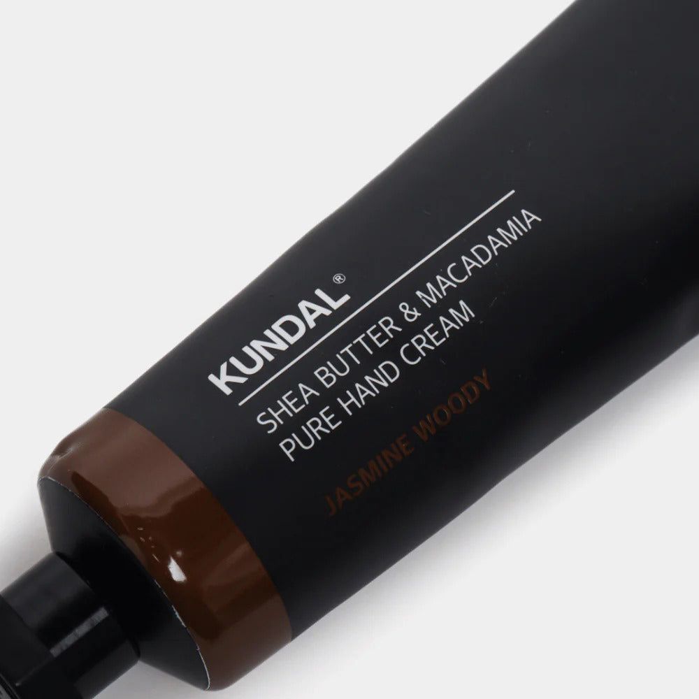 Nahaufnahme der KUNDAL Handcreme Tube mit Shea Butter & Macadamia.