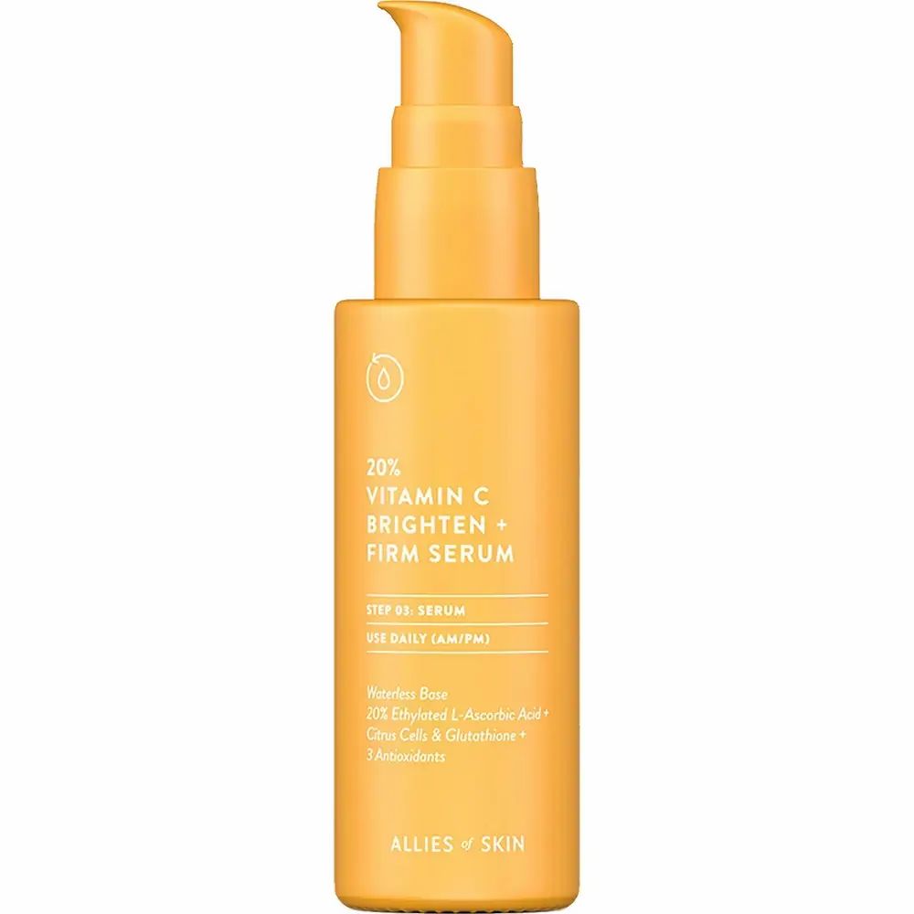 Gelbe Flasche mit Serum. Text: 20% Vitamin C Brighten + Firm Serum. Marke: ALLIES OF SKIN. Mit Dosierspender.