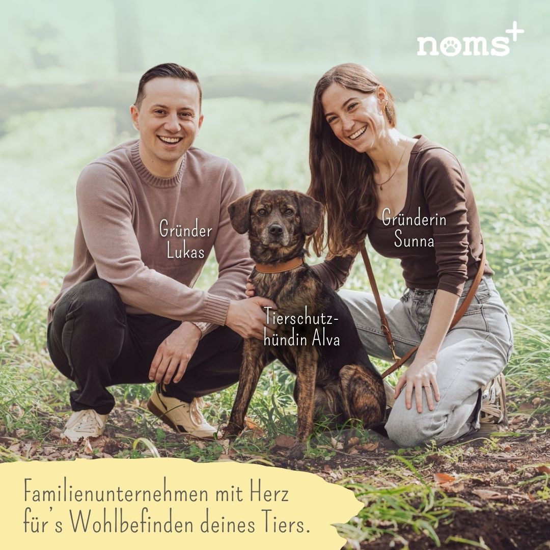 Gründerpaar mit Hund, Familienunternehmen für Tierwohl.