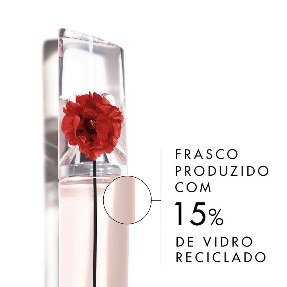Drei Kenzo Flower By Kenzo L'Absolue Eau de Parfum Flakons mit roten Blumen im Verschluss.