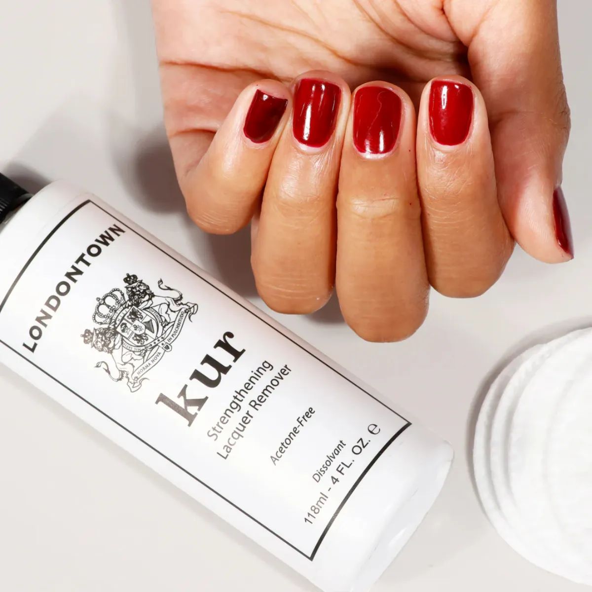 LONDONTOWN Kur Strengthening Lacquer Remover Stärkender Nagellackentferner