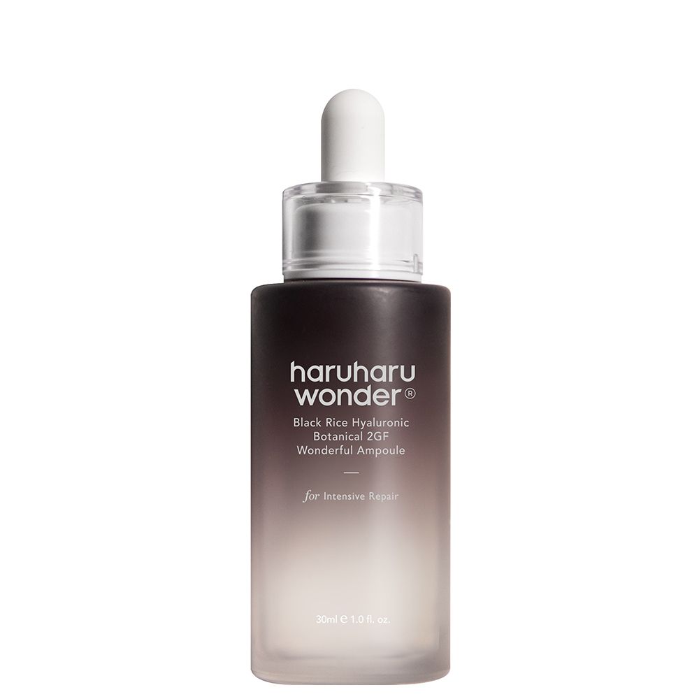 HaruHaru Wonder Black Rice Hyaluronic Botanical 2GF Wonderful Ampoule in einem dunklen Glasfläschchen mit Pipette.