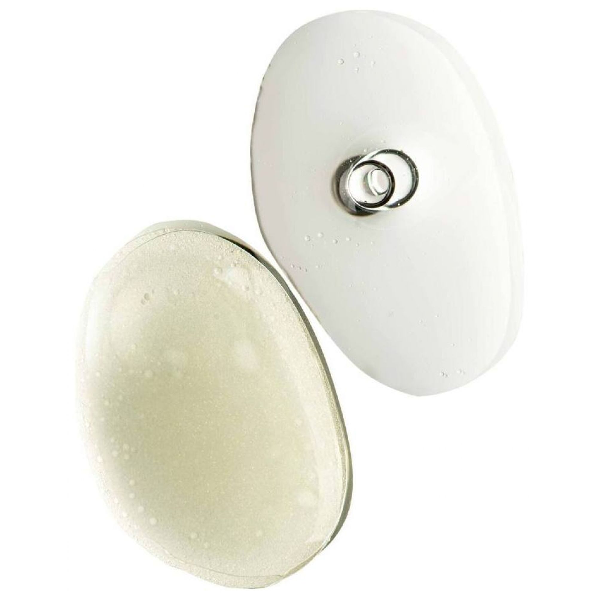 Zwei ovale Behälter, einer aus Glas mit gelbem Inhalt, der andere weiß, mit silbernen Ringen.