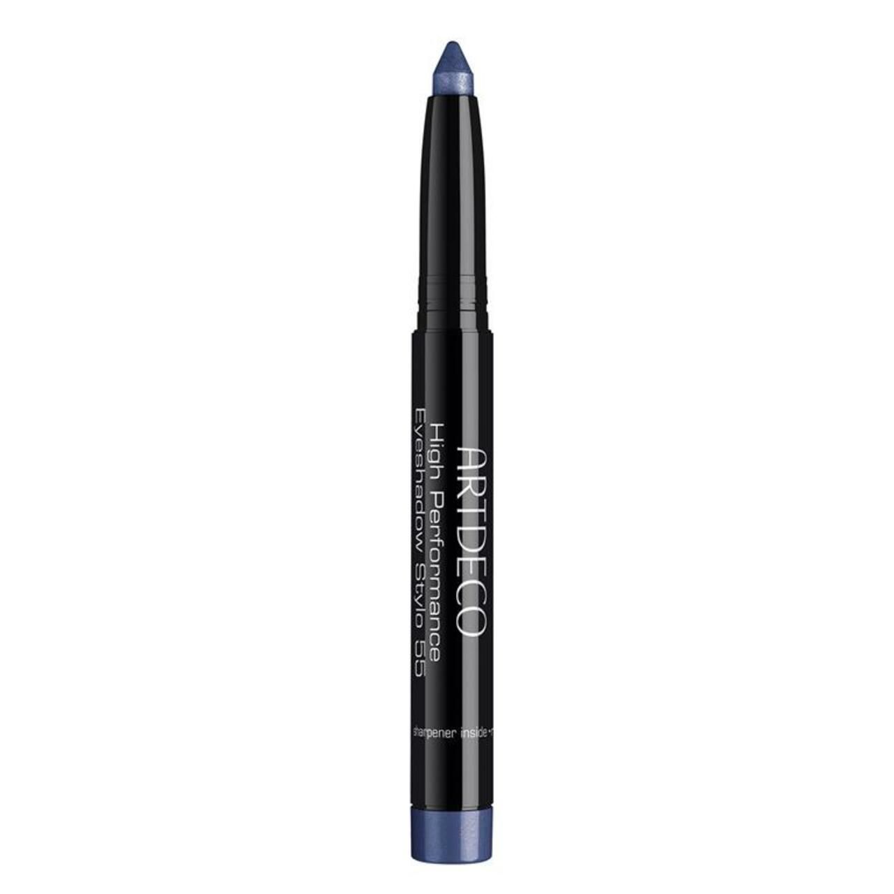 ARTDECO High Performance Lidschatten Stift in Dunkelblau. Der Stift hat eine schräge Spitze und ist mit Produktinformationen beschriftet.