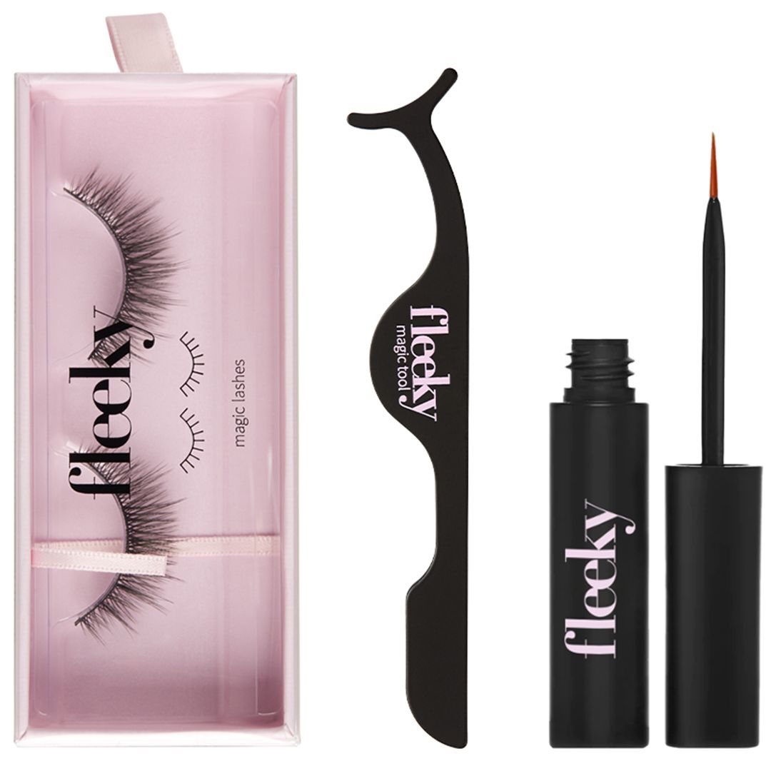 Kunstwimpern-Set mit Kleber, Applikator und Verpackung. Schwarze Wimpern, rosa Verpackung mit Markenlogo.