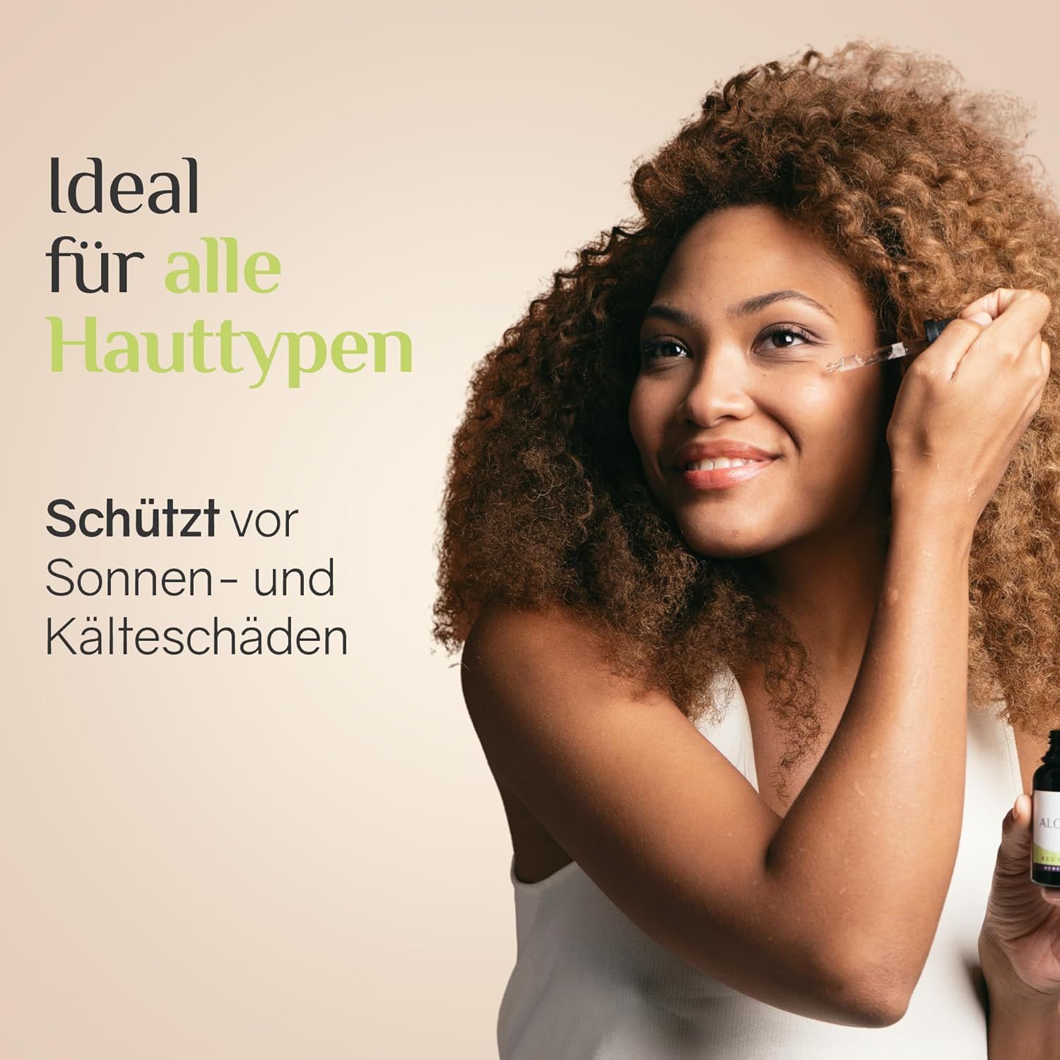 Frau mit Serumflasche, trägt Serum auf. Text: Ideal für alle Hauttypen, schützt vor Sonnen- und Kälteschäden.