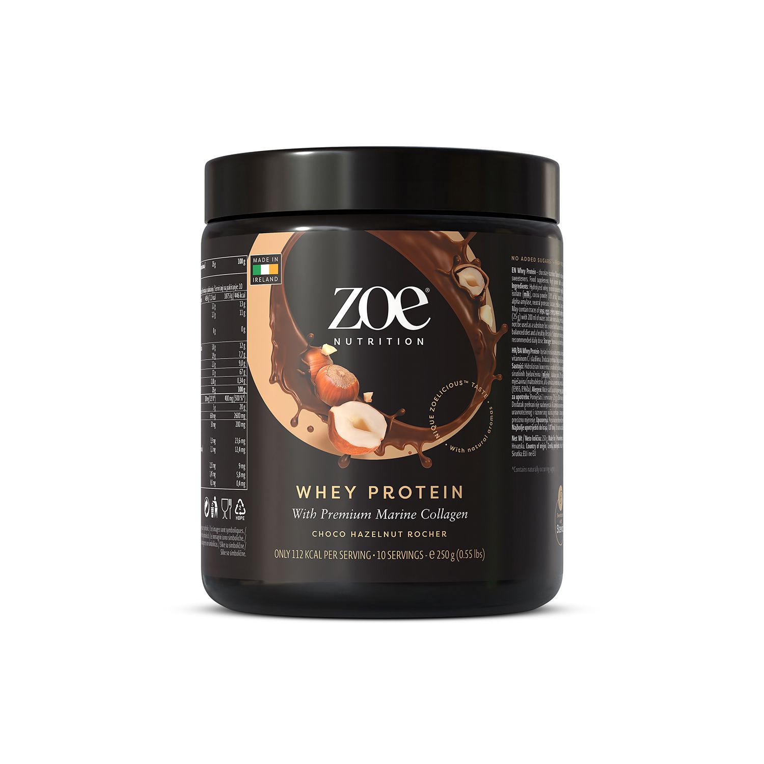 Schwarze Dose mit Zoe Nutrition Whey Protein. Aufschrift: Choco Hazelnut Rocher. Abbildung von Haselnüssen und Schokoladenspritzern.