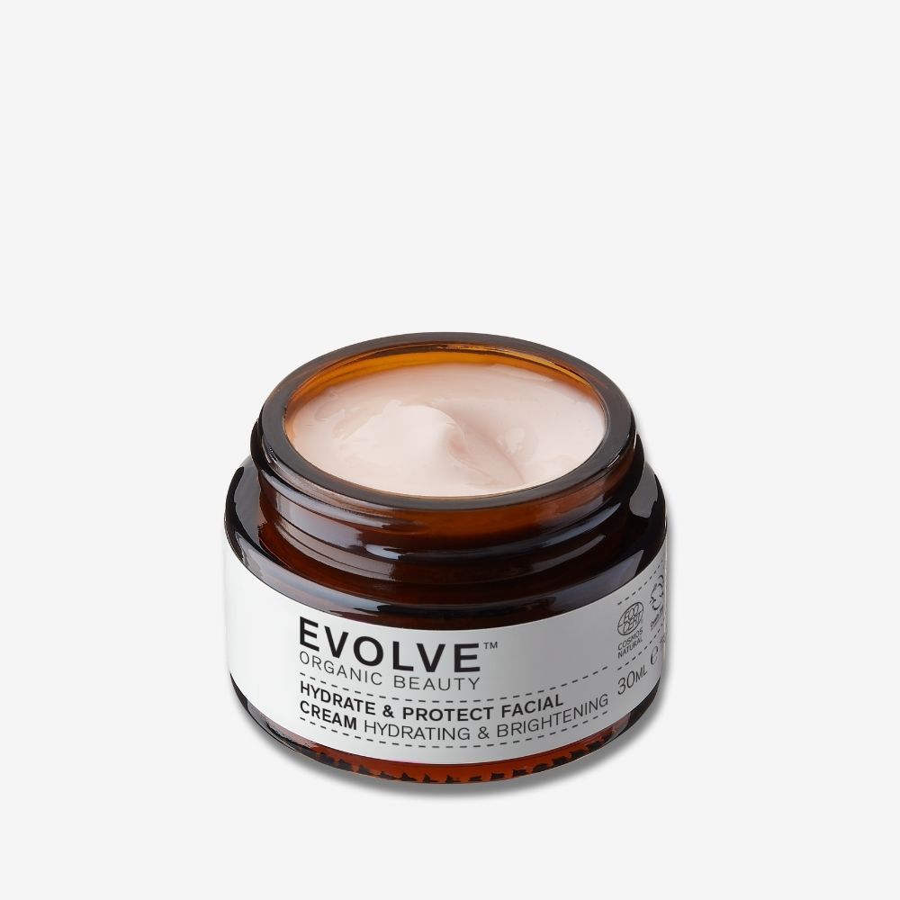 Braune Glascremetiegel mit weißem Etikett. Enthält EVOLVE ORGANIC BEAUTY HYDRATE & PROTECT FACIAL CREAM.