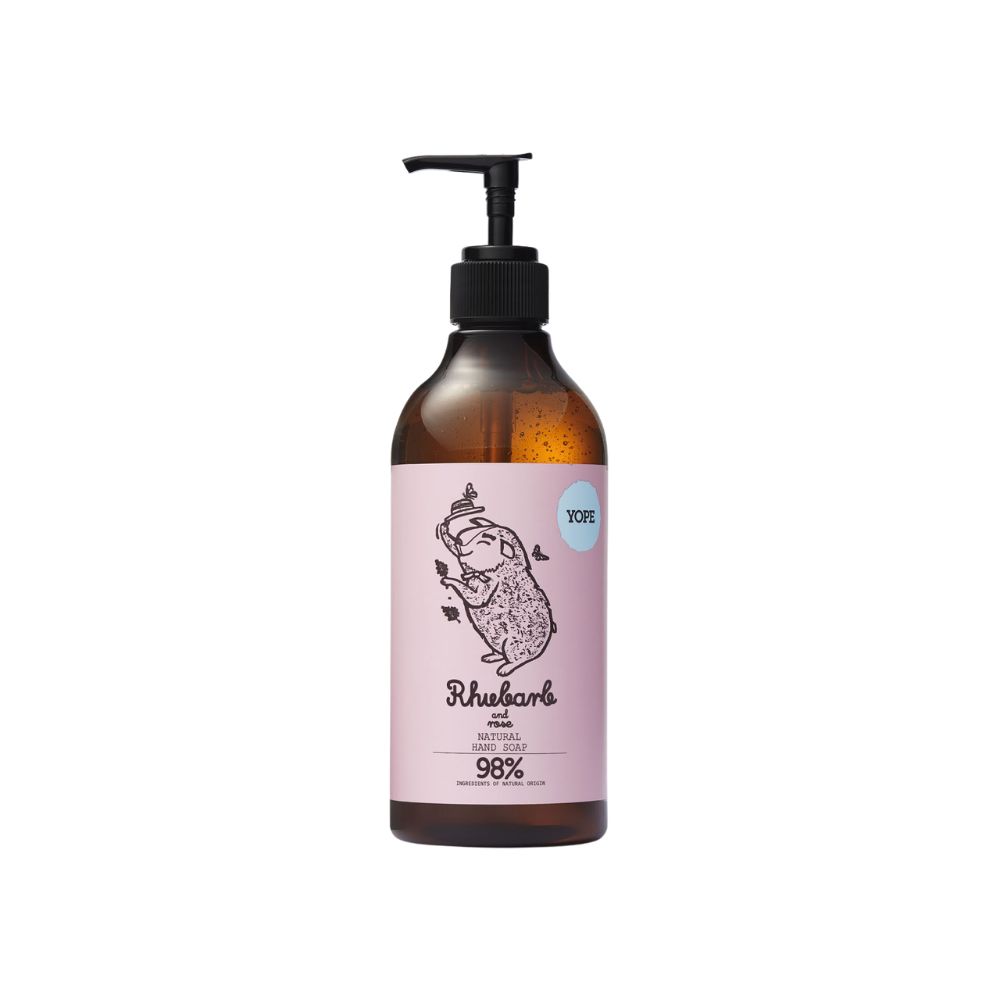 Braune Pumpflasche mit rosa Etikett, das einen Hamster und die Aufschrift "Rhubarb and Mint 98% Natural Hand Soap" zeigt.