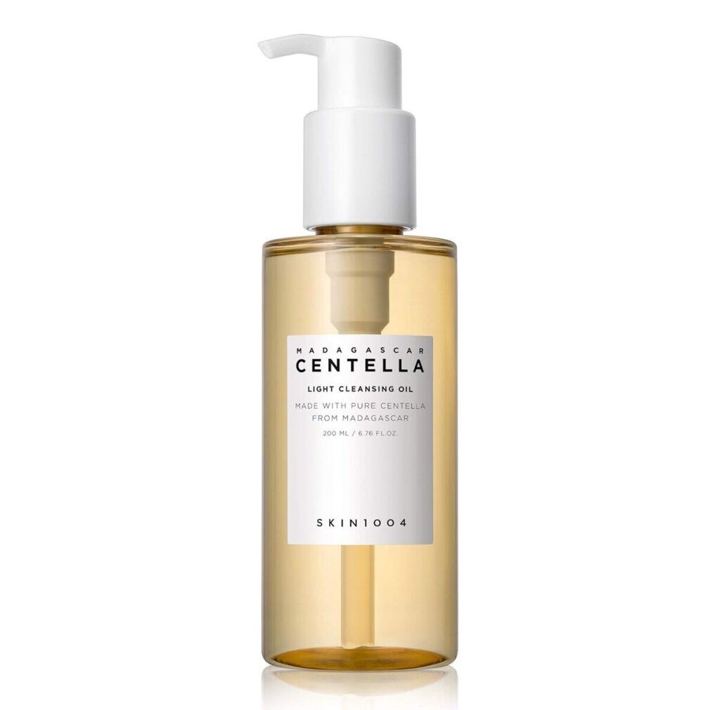 Gelbliche Flasche mit weißem Pumpverschluss. Aufschrift: Madagascar Centella Light Cleansing Oil. Marke: Skin1004.