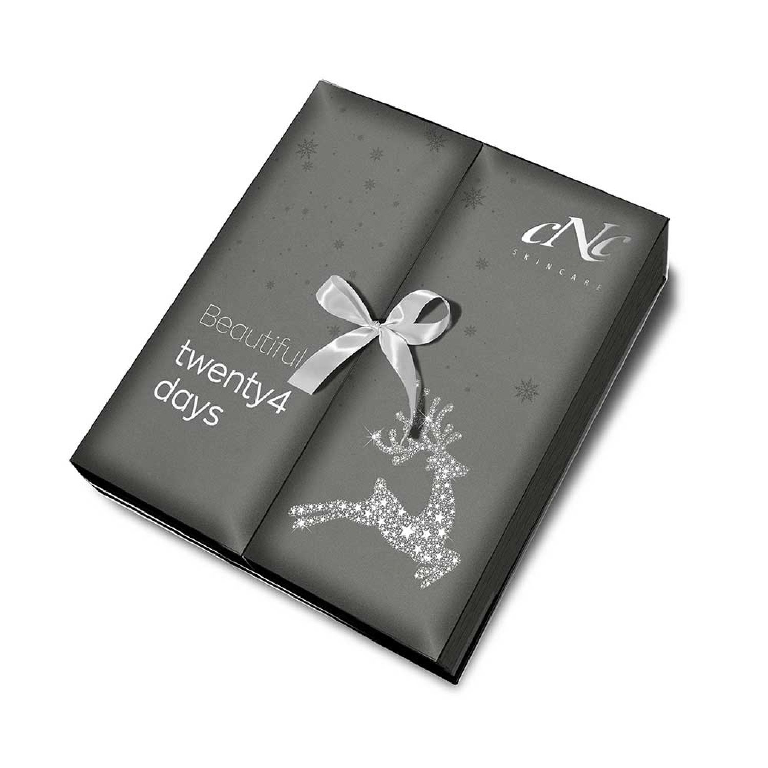 Graue Geschenkbox mit Schleife. Aufschrift: Beautiful twenty4 days. Logo: CNC skincare. Glitzernder Rentier-Aufdruck.