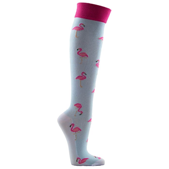 Kniestrümpfe mit hellblauem Hintergrund und rosa Flamingos. Der obere Rand ist pink.
