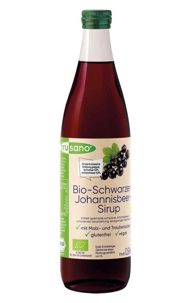 Flasche mit Bio-Schwarzer Johannisbeer Sirup. Grüne Kappe, weißer Hals, Etikett mit Text und Logo. Vegan, glutenfrei.