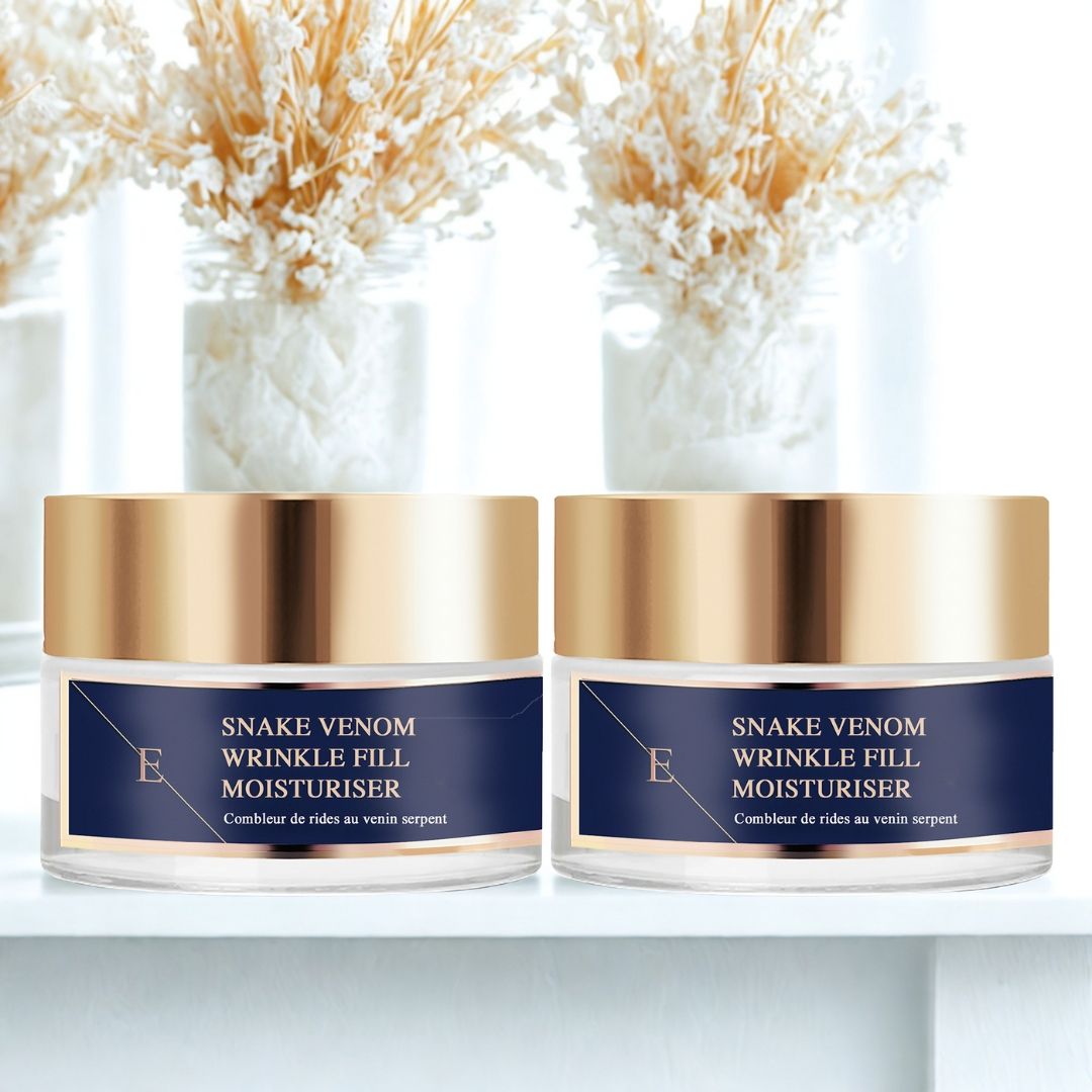 Zwei Tiegel Feuchtigkeitscreme mit goldfarbenen Deckeln. Aufschrift: Snake Venom Wrinkle Fill Moisturiser.