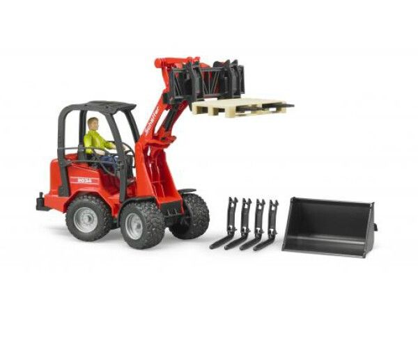 Caricatore gommato BRUDER rosso solleva pallet con forche. Include accessori: forche e una figura. Benna nera.