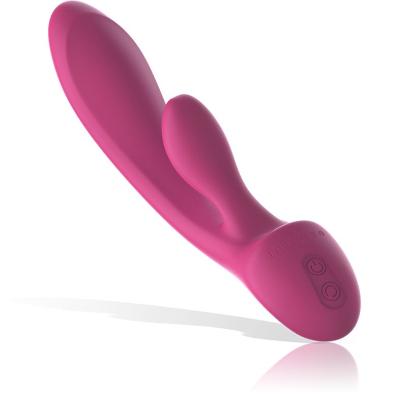 Rosa Vibrator aus Silikon. Gebogene Form mit zwei Vorsprüngen. Zwei Knöpfe und CE-Zeichen.