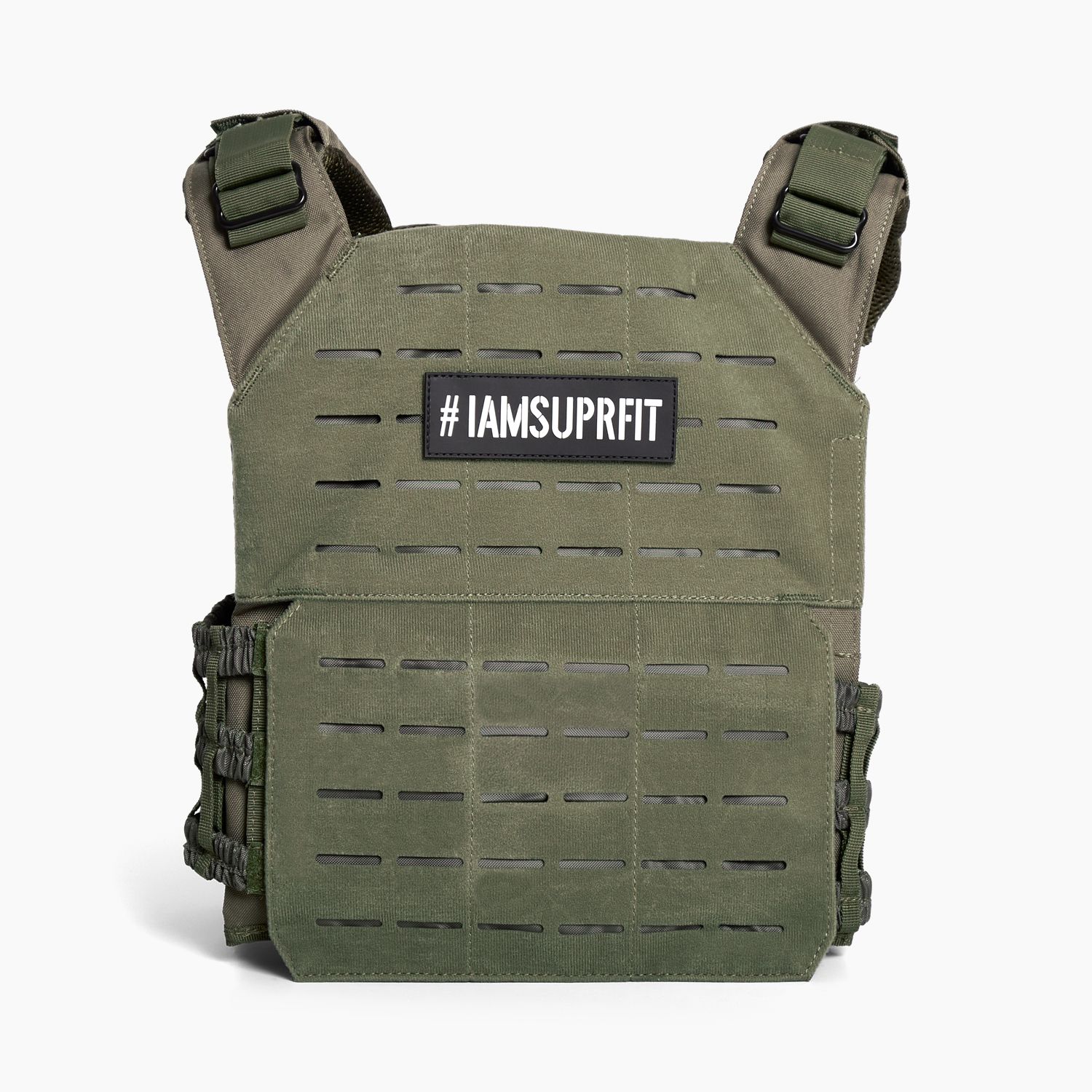 Olivefarbene Gewichtsweste mit „#IAMSUPRFIT“-Patch. Schlitze und Gurte. „SUPRFIT“ Schriftzug unten.