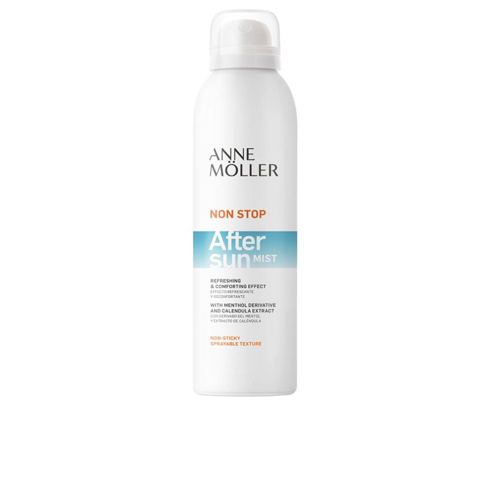 Weiße Sprühflasche mit blauem Streifen. Aufschrift: ANNE MÖLLER, NON STOP, After Sun Mist. Enthält Menthol und Calendula-Extrakt.