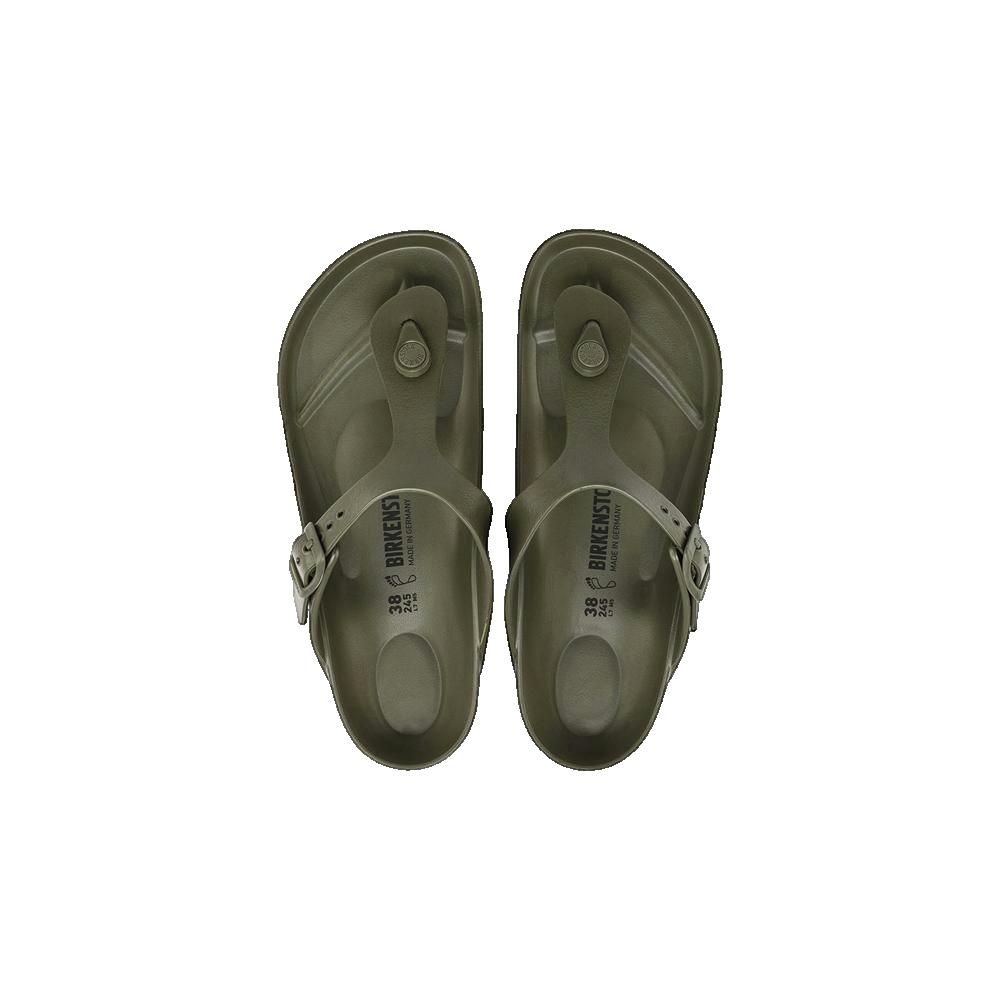 Due sandali Birkenstock Gizeh Eva, verde oliva. Fibbie. Marchio visibile.