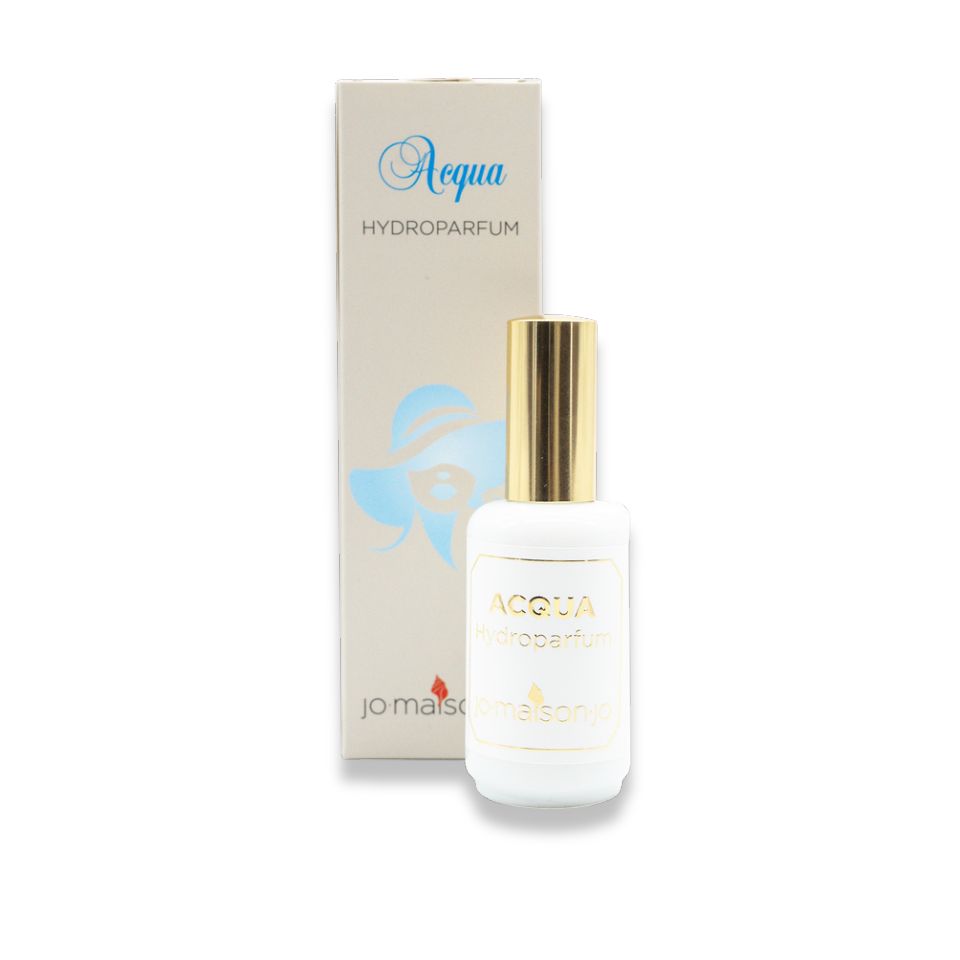 Flacone di profumo con tappo dorato e scatola. Scritta "Acqua Hydroparfum". Marchio Jo.Maison.Jo.