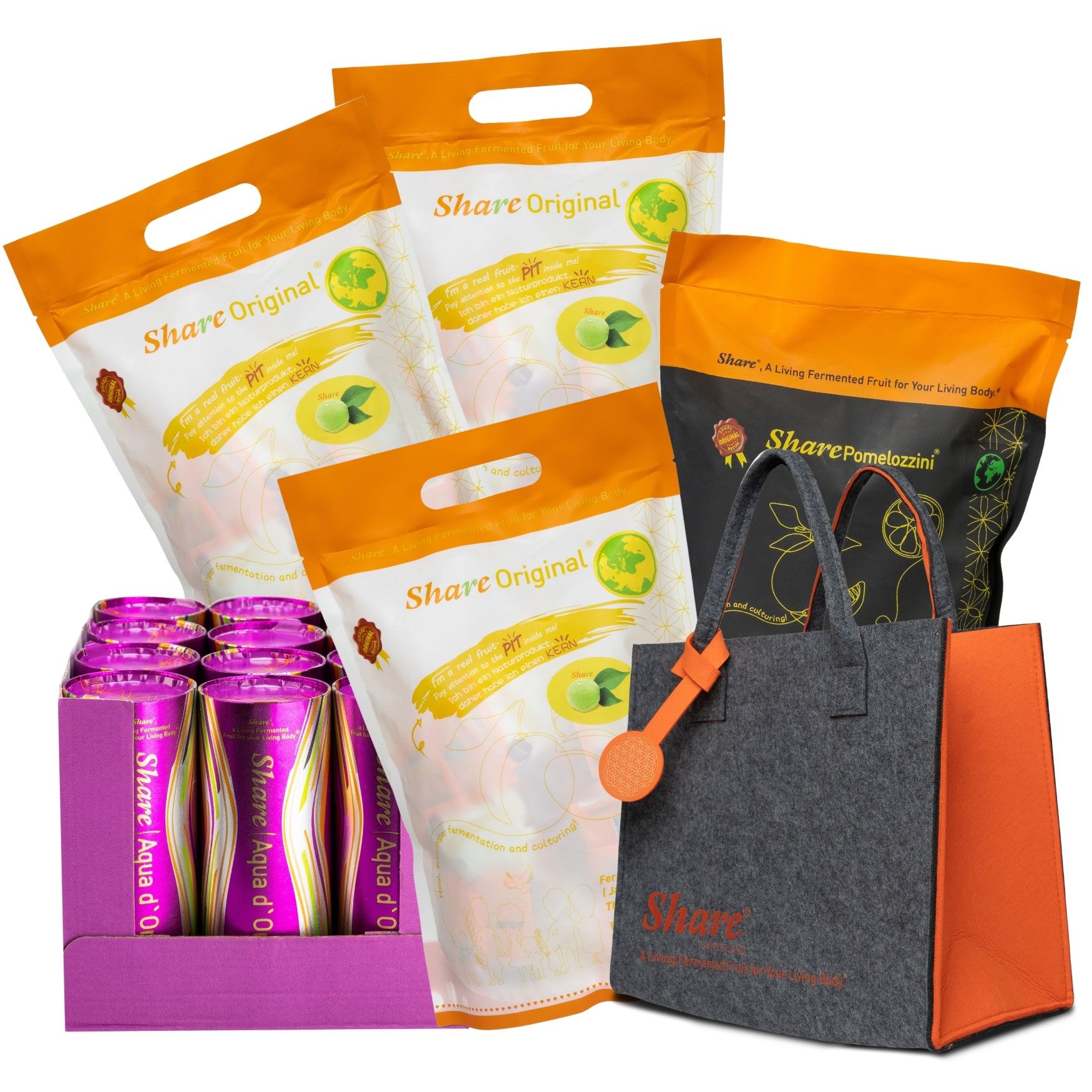 Mehrere Beutel und Dosen mit Produktaufdrucken. Eine graue Tasche mit orangefarbenen Akzenten und Anhänger. Aufdrucke: Share Original, Share Pomelozzini, Share Aqua d'O.