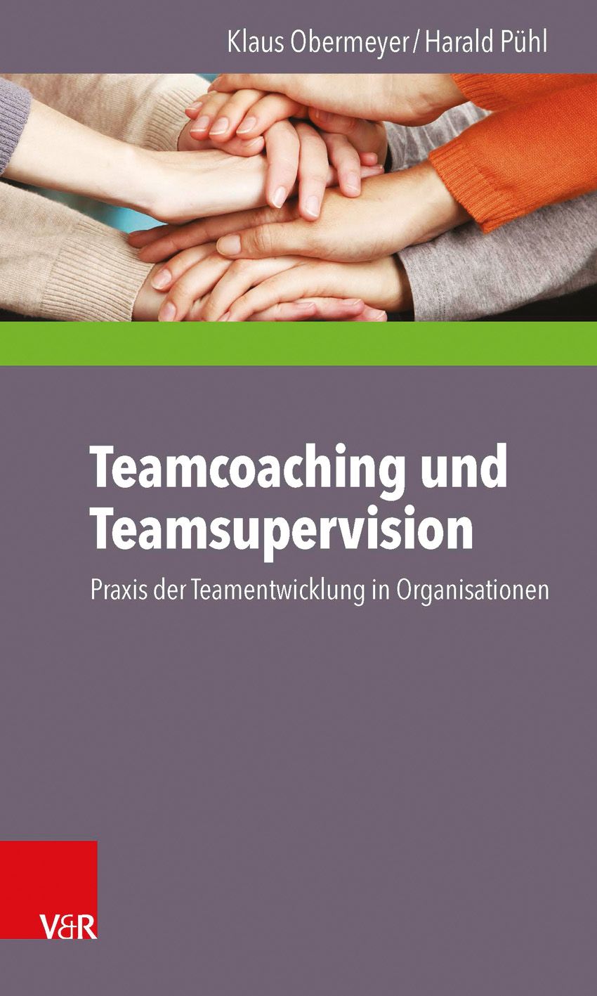 Buchcover mit Händen, die sich stapeln. Titel: Teamcoaching und Teamsupervision. Autoren: Klaus Obermeyer/Harald Pühl. Verlag: V&R.