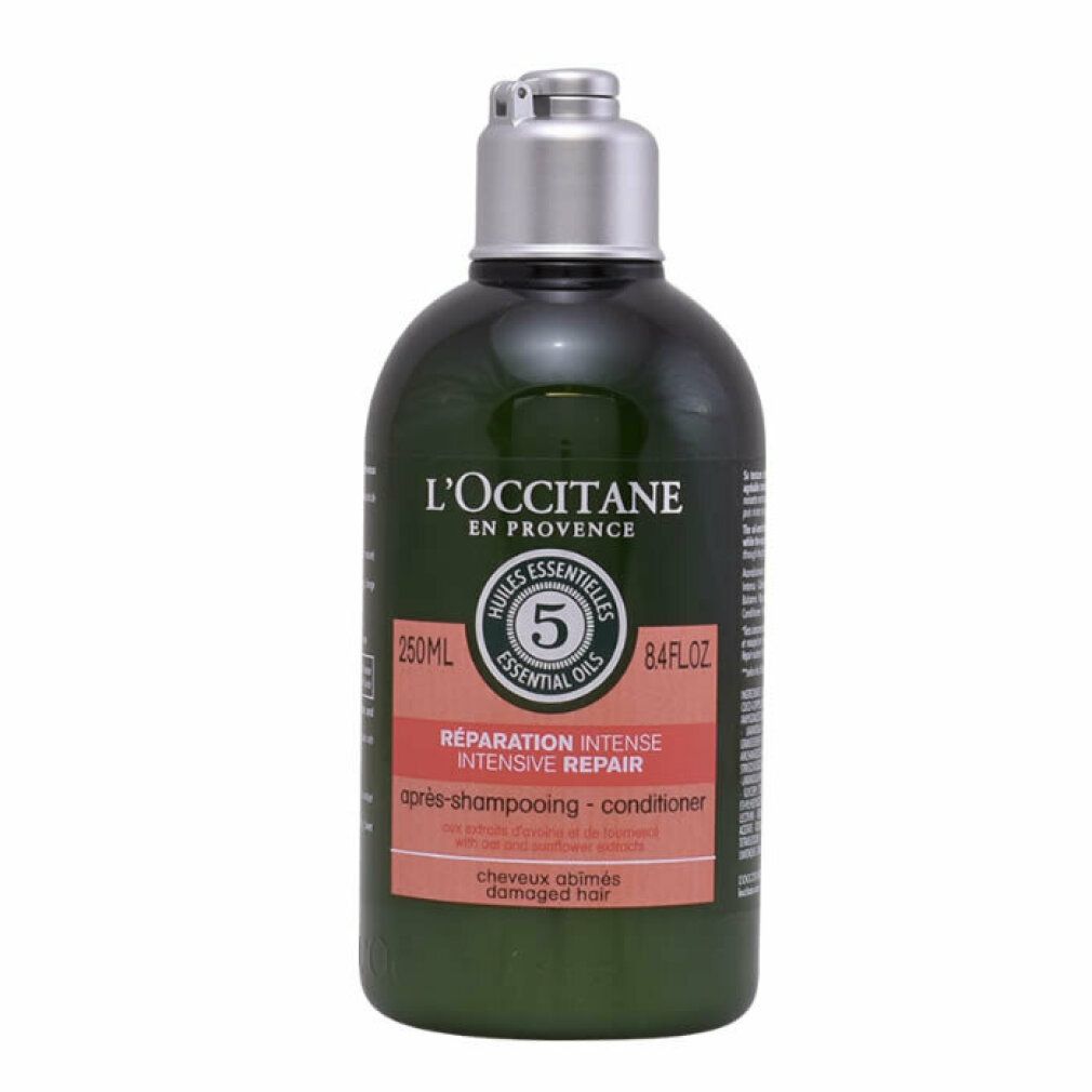 Grüne Flasche mit silbernem Deckel. Roter Aufkleber mit Text. L'Occitane 5 Ess. Oils Intensive Repair Conditioner.