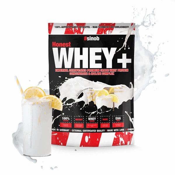 Beutel mit #sinob Honest Whey+ Protein. Milchspritzer und Glas mit Getränk und Zitronenscheiben. Text: Instant, Whey, Taste, EAA.