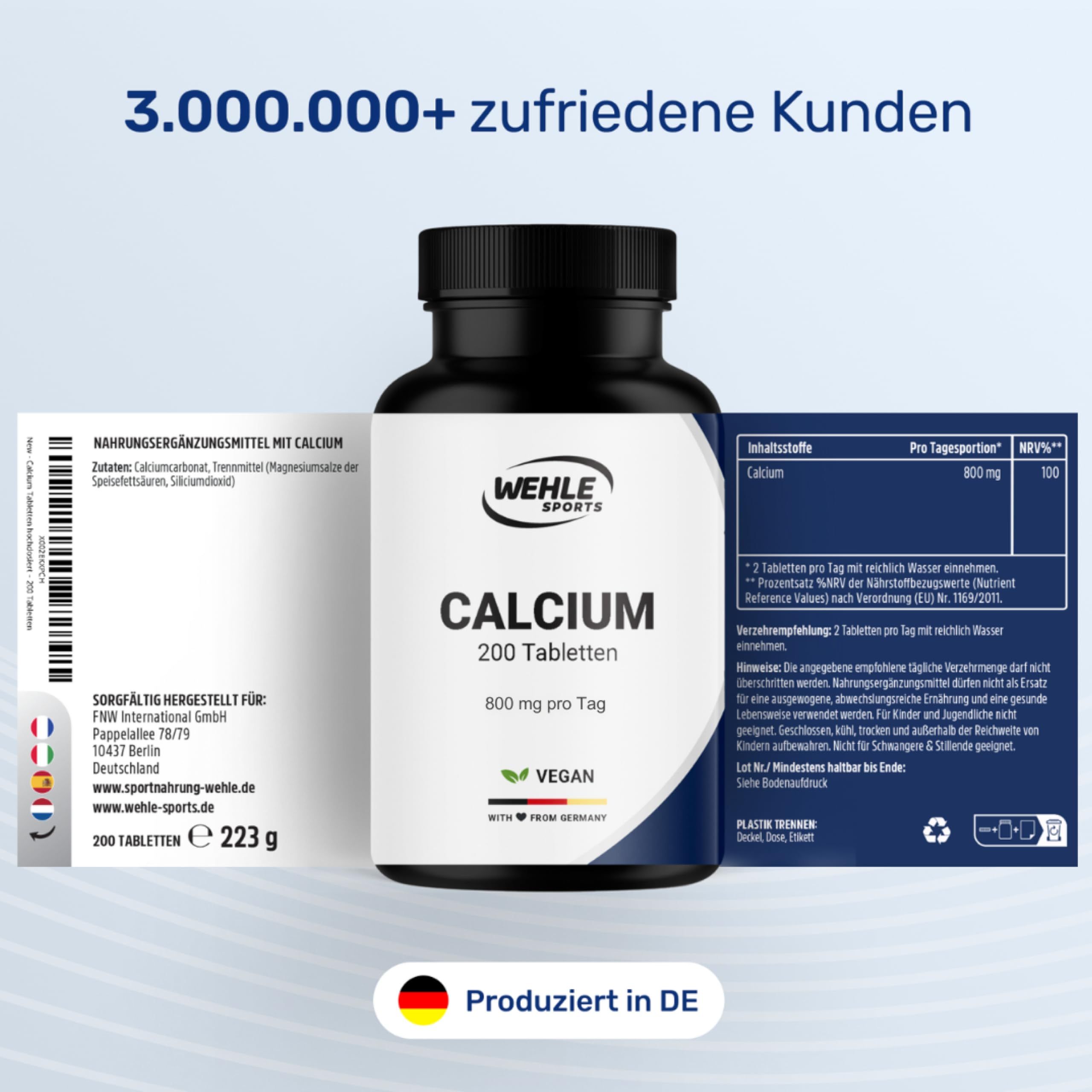 Flasche mit CALCIUM-Tabletten, Packungsbeilage, Etikett. Text: 3.000.000+ zufriedene Kunden. Produziert in DE. Vegan-Siegel.