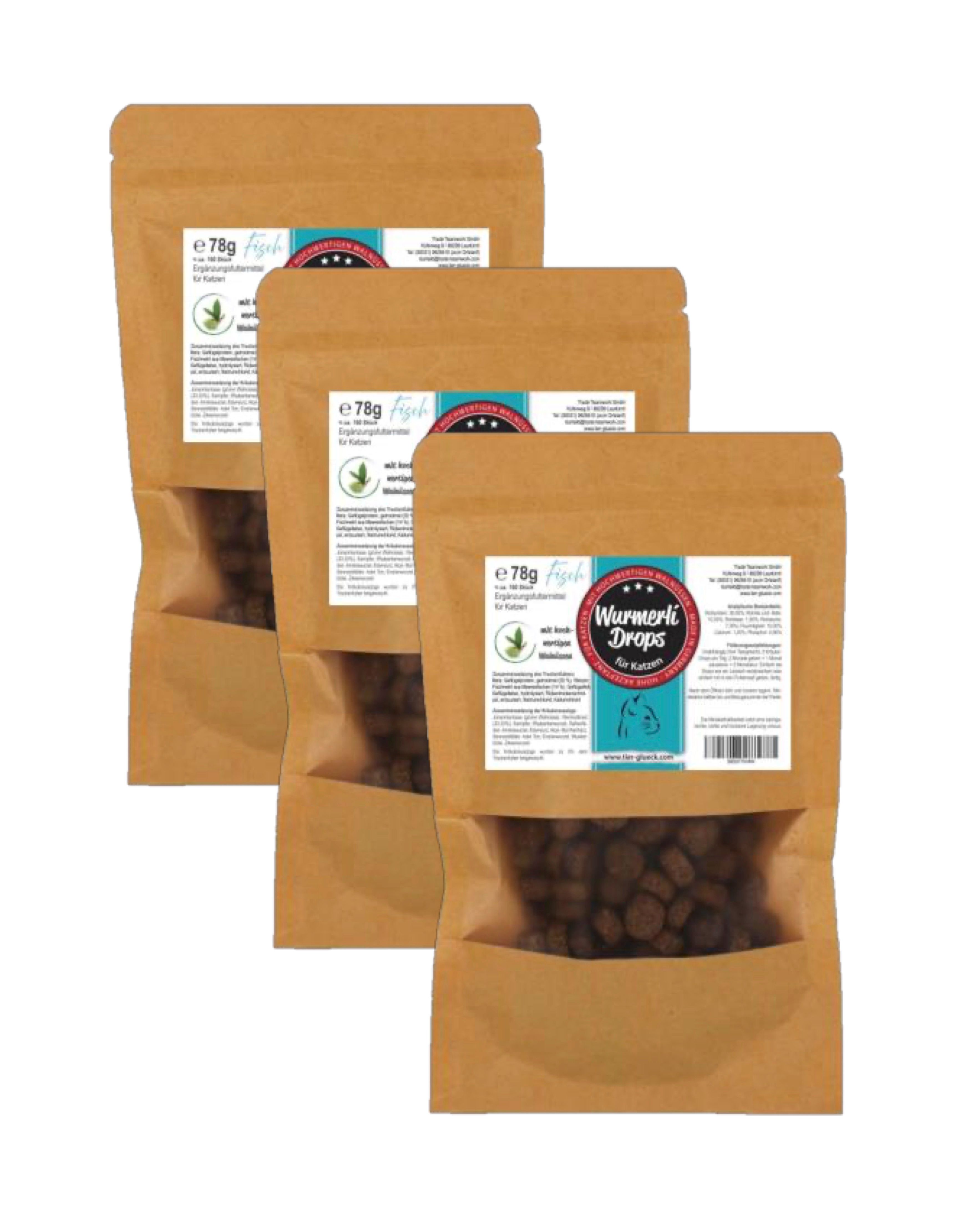 Drei Beutel Katzen-Leckerlis. Braune Papierverpackung mit Sichtfenster. Aufdruck: Wurmerli Drops, Fisch.