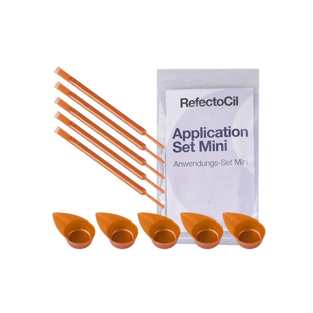 RefectoCil Application Set Mini. Fünf Applikatoren, Schalen und Verpackung mit Produktnamen.