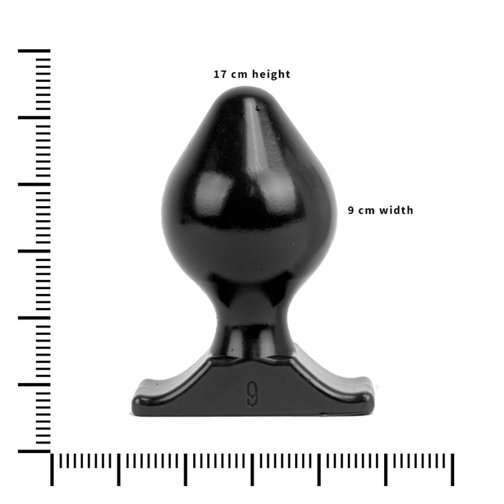 Schwarzer Plug, 17 cm hoch, 9 cm breit. Basis mit Zahl '9'.