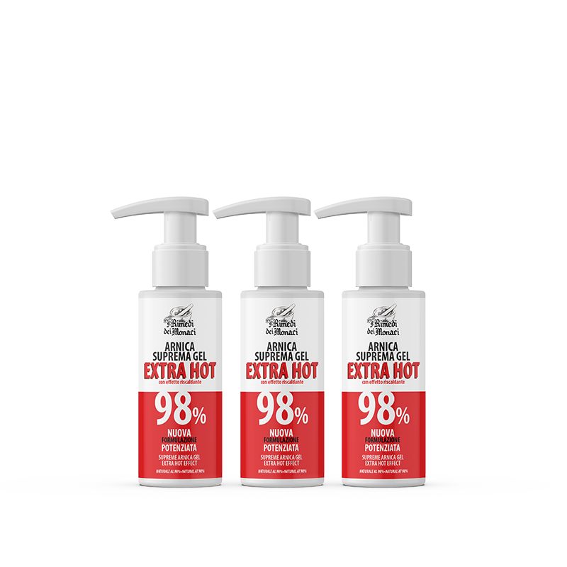 Drei weiße Flaschen mit Pumpverschluss. Roter Aufkleber mit Text: Extra Hot, 98%.