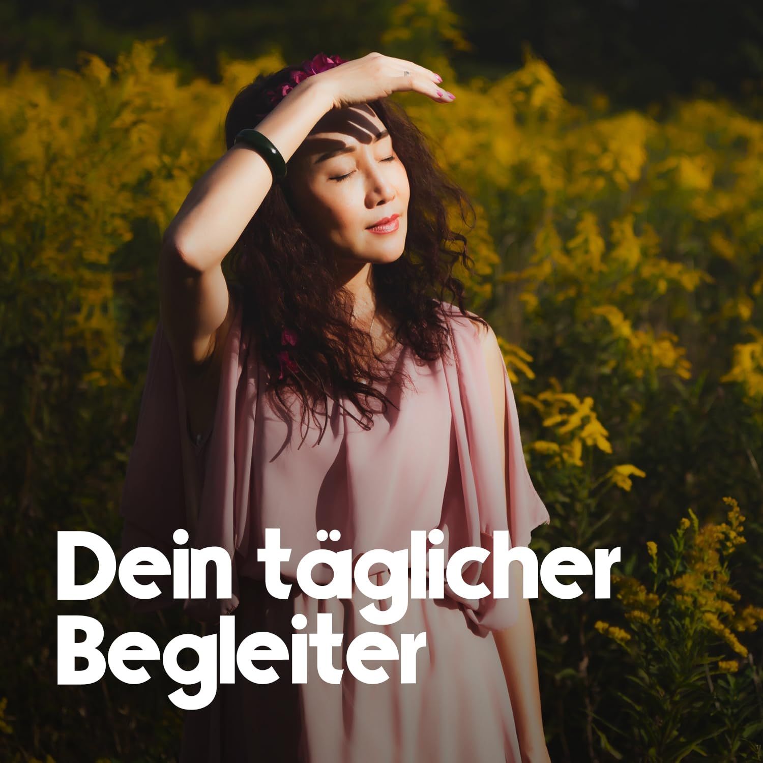 Frau im Feld, Hand über den Augen. Text: Dein täglicher Begleiter.