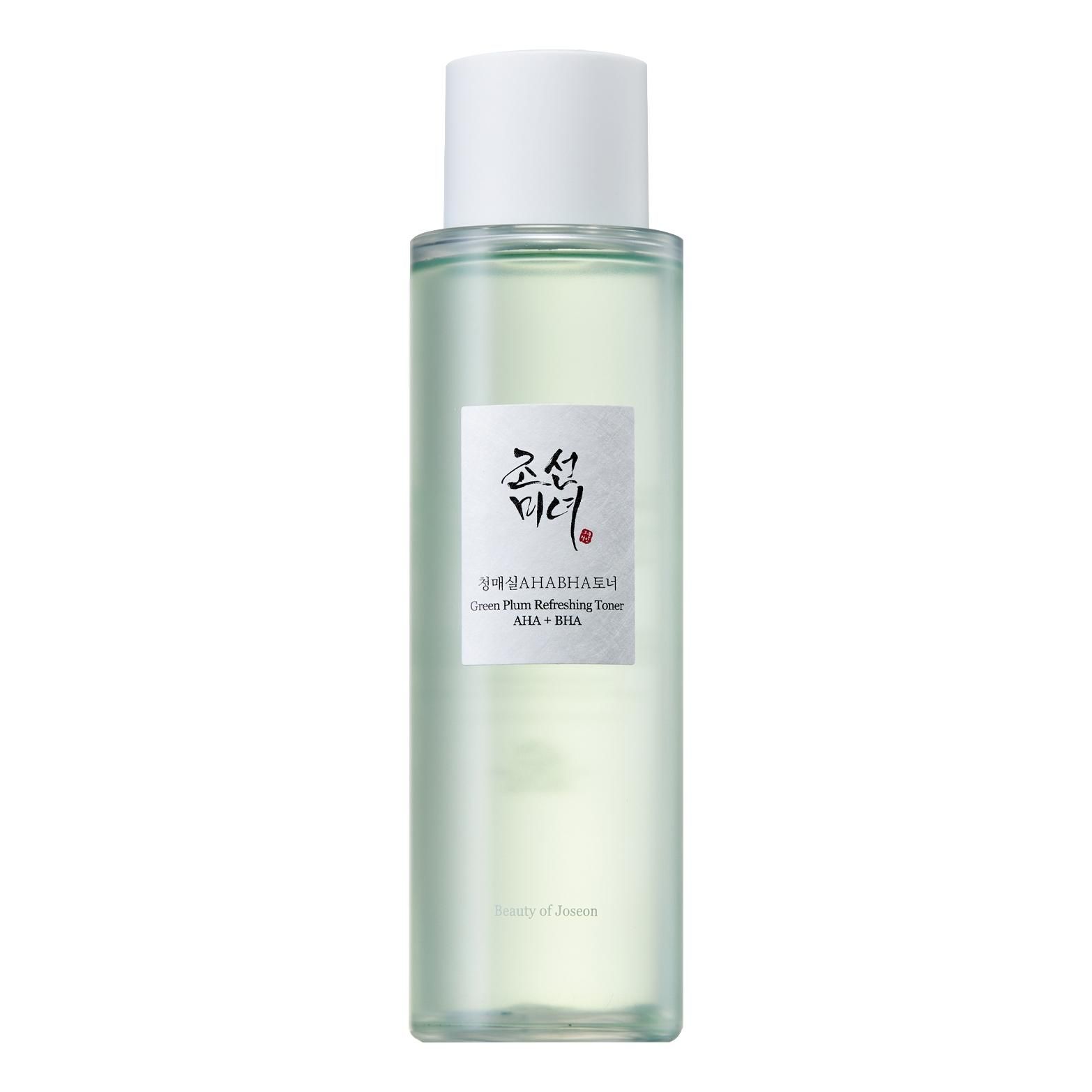 Grüne Flasche mit weißem Verschluss, enthaltend eine klare, hellgrüne Flüssigkeit. Etikett mit asiatischer Schrift und "Green Plum Refreshing Toner".