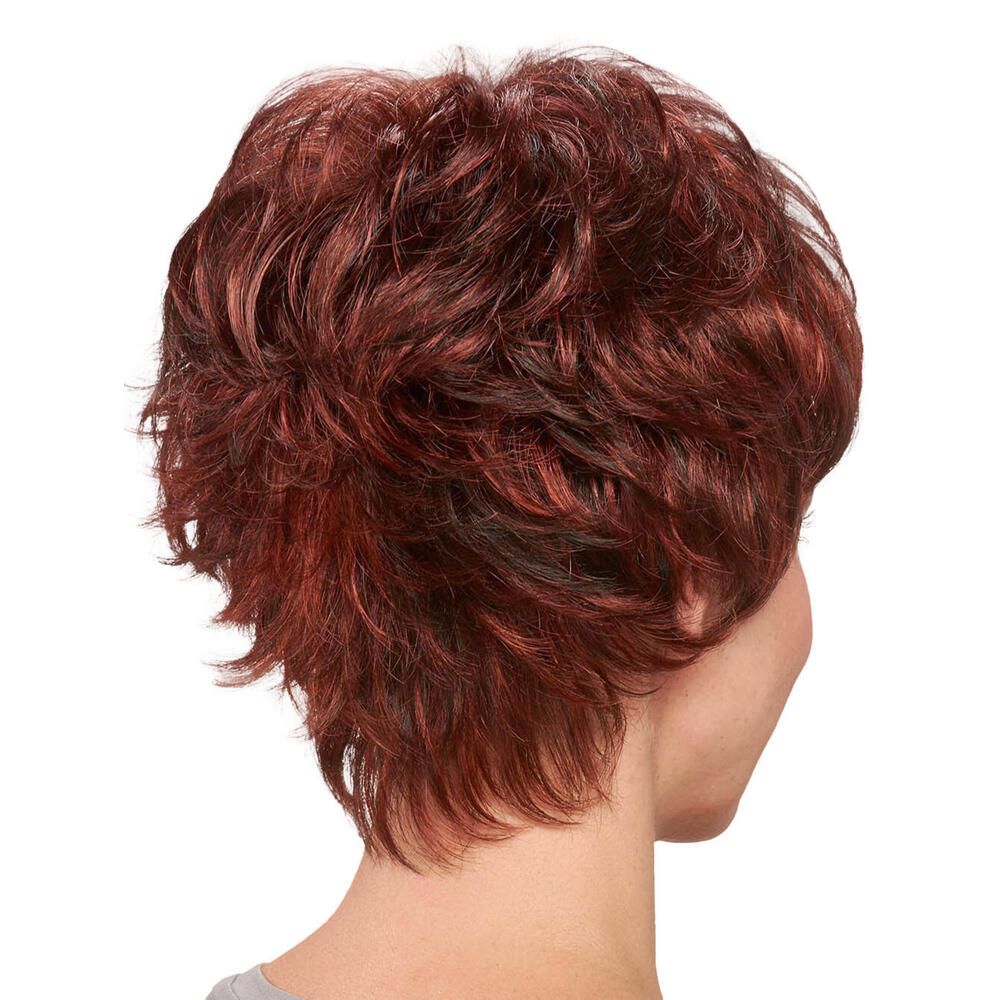 Kurzhaarperücke in Rotbraun. Rückansicht. Lockige Struktur. Graues Oberteil.