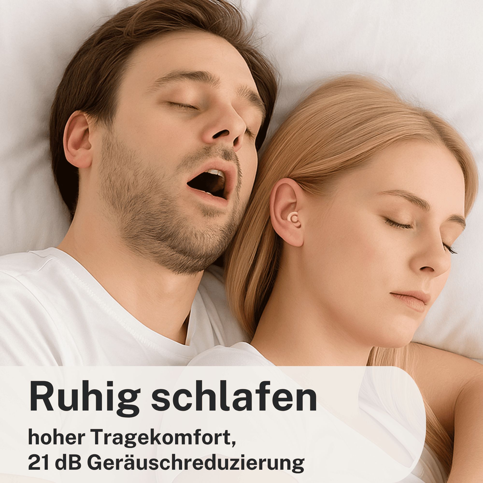 Mann und Frau schlafen im Bett. Frau mit Ohrstöpsel. Text: Ruhig schlafen, hoher Tragekomfort, 21 dB Geräuschreduzierung.