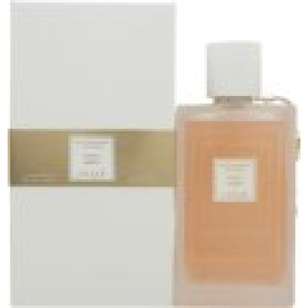 Parfümflakon mit Verpackung. Rechteckige Flasche mit Text. Weißer Flakon mit weißem Verschluss. Goldfarbene Verzierung.