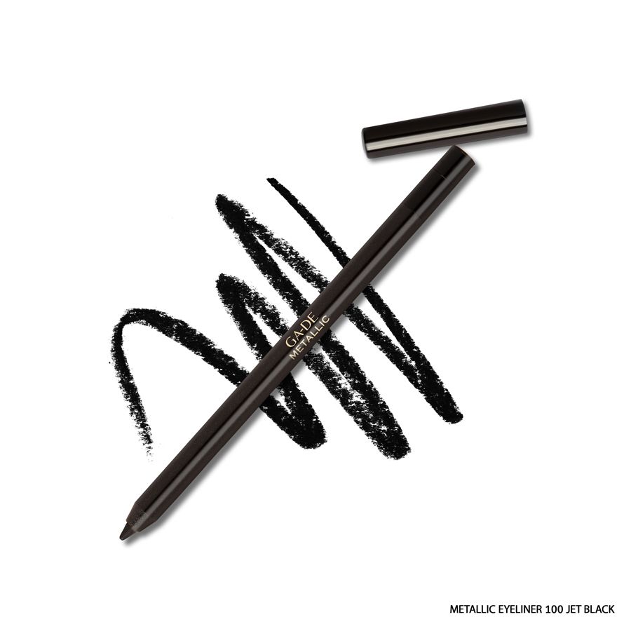 Schwarzer Ga-De Metallic Eyeliner mit Kappe und Strichen. Aufschrift 'Ga-De Metallic'.