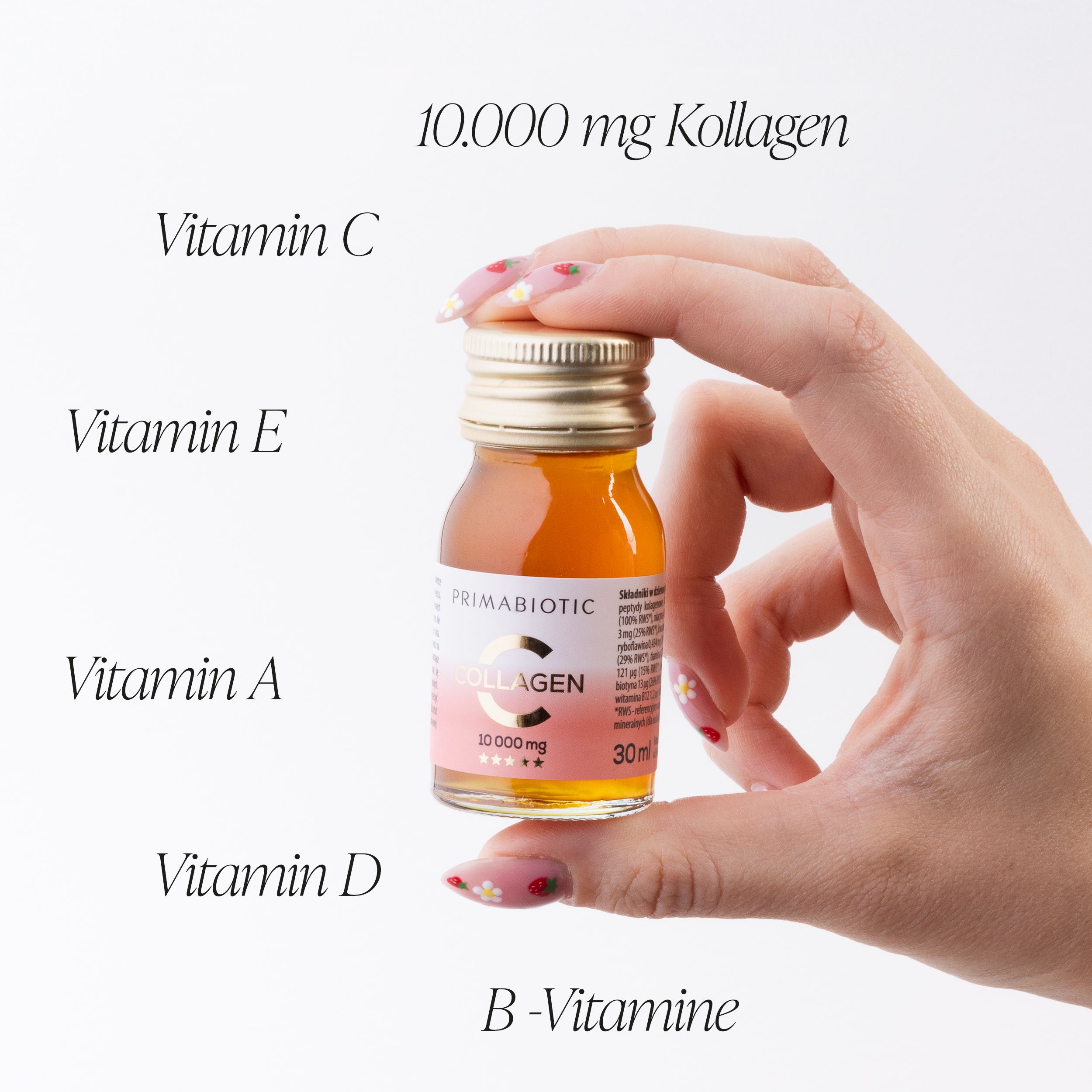 Hand hält eine Flasche Primabiotic Collagen Summer. Aufdruck: Primabiotic, Collagen, 10.000 mg, 30 ml. Beschriftung mit Vitaminen.