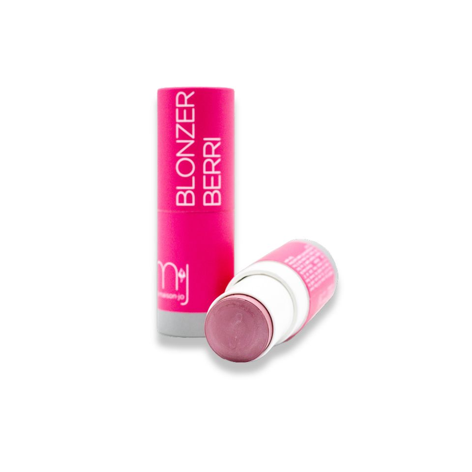 Due stick cosmetici rosa. Uno è in piedi, l'altro è sdraiato. C'è scritto "Blonzer Berri".