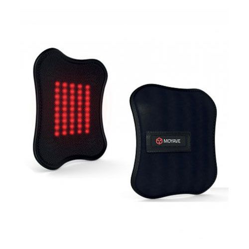 Zwei schwarze Pads. Eines zeigt rote LEDs. Das andere hat ein Etikett mit dem Markennamen Moyave.