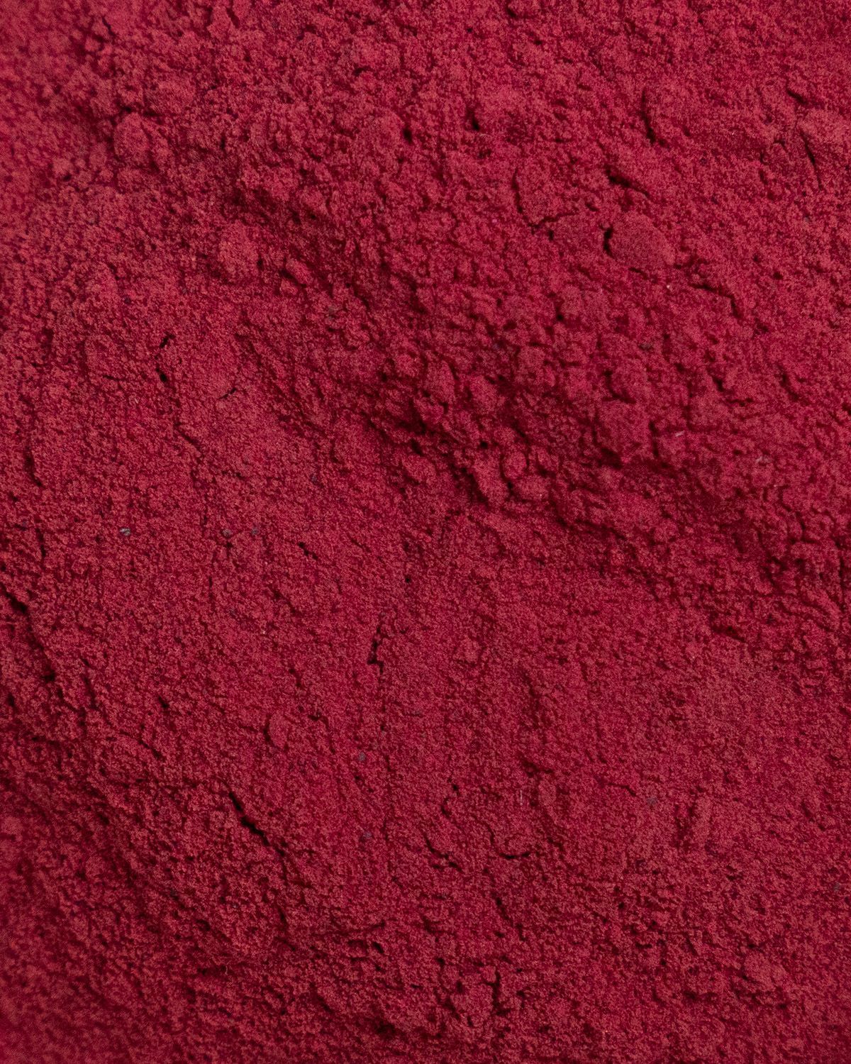 Nahaufnahme von rotem Pulver. Feine Textur, gleichmäßige Farbe.